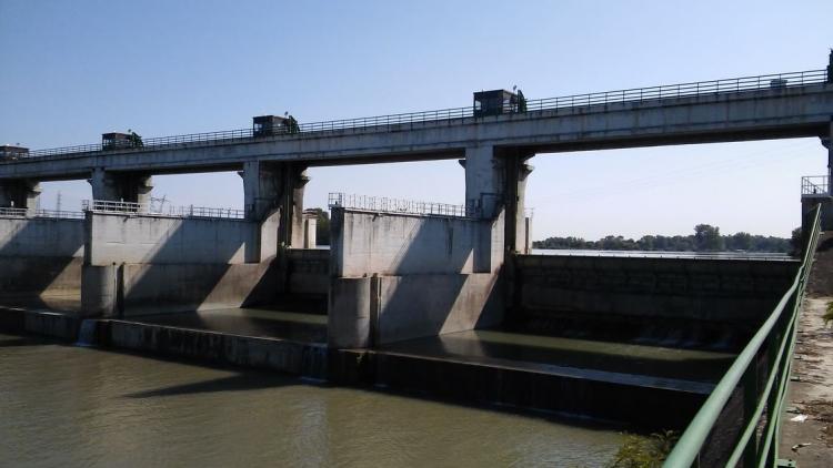 65276872015-000302-EGP-IsolaS-SbararamentoValle.jpg